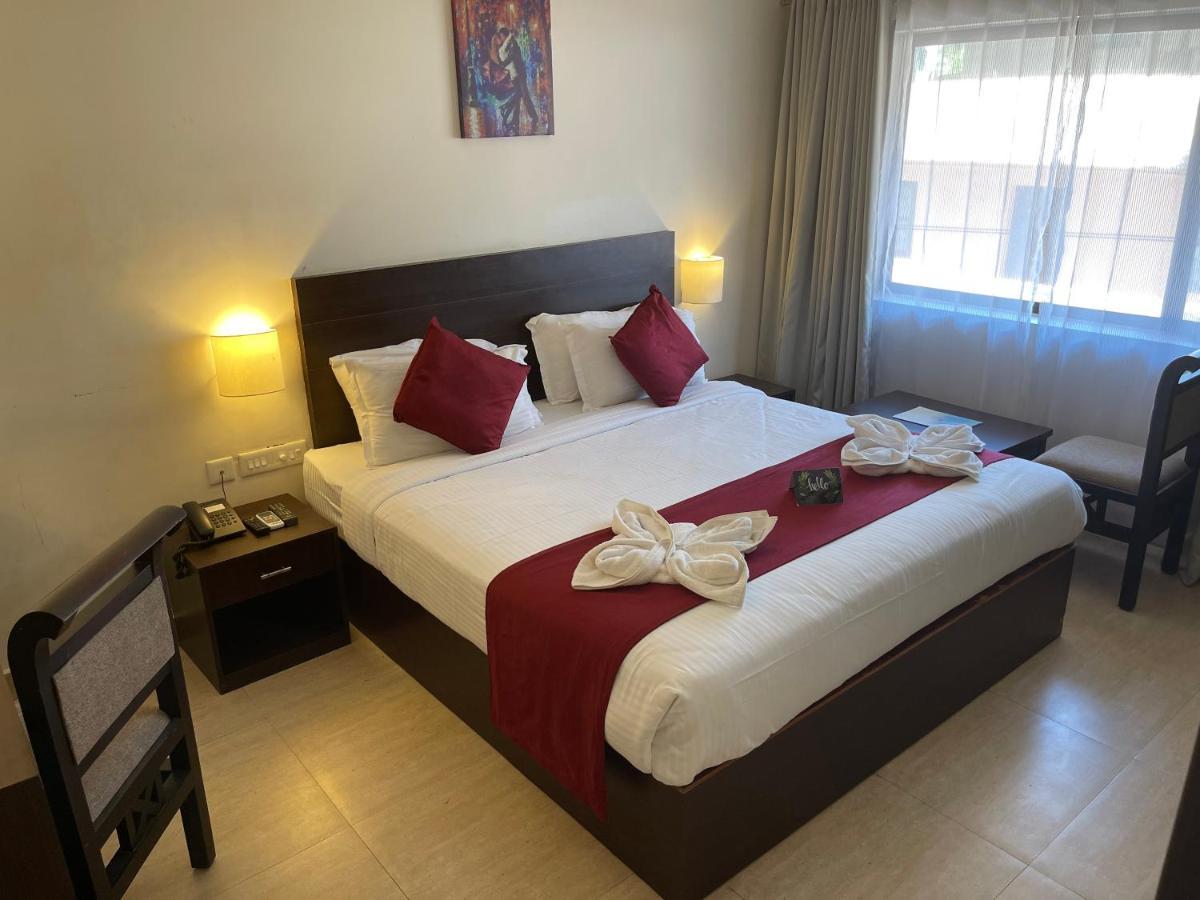 Hotel Yamuna Adur Екстер'єр фото