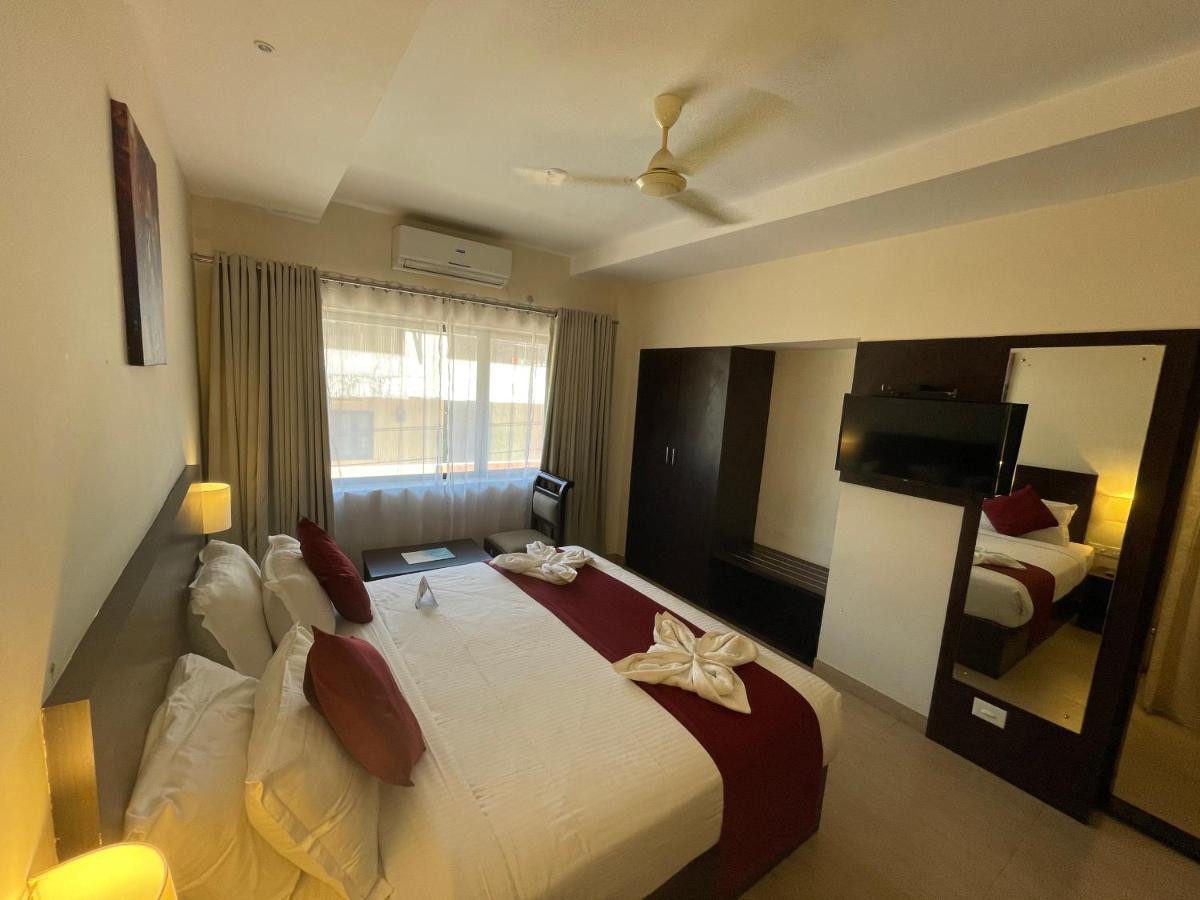 Hotel Yamuna Adur Екстер'єр фото