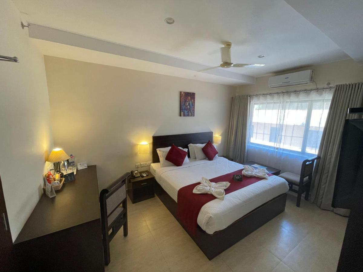 Hotel Yamuna Adur Екстер'єр фото
