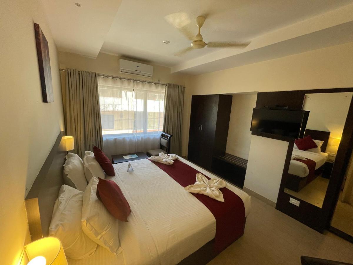 Hotel Yamuna Adur Екстер'єр фото