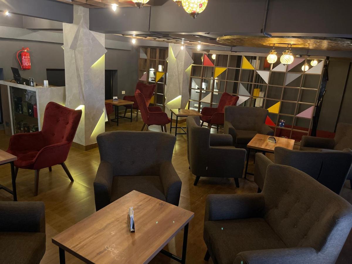 Hotel Yamuna Adur Екстер'єр фото