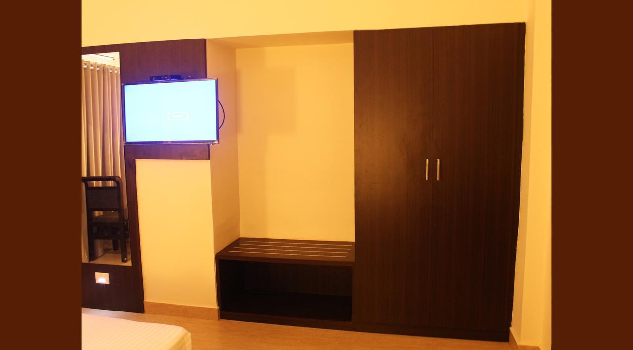 Hotel Yamuna Adur Екстер'єр фото