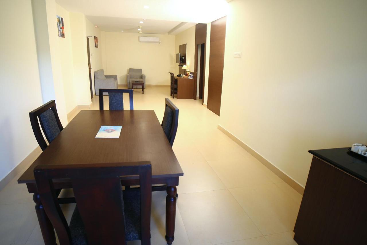 Hotel Yamuna Adur Екстер'єр фото