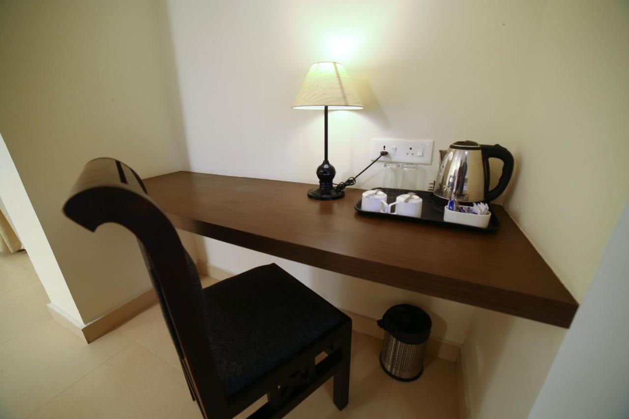 Hotel Yamuna Adur Екстер'єр фото