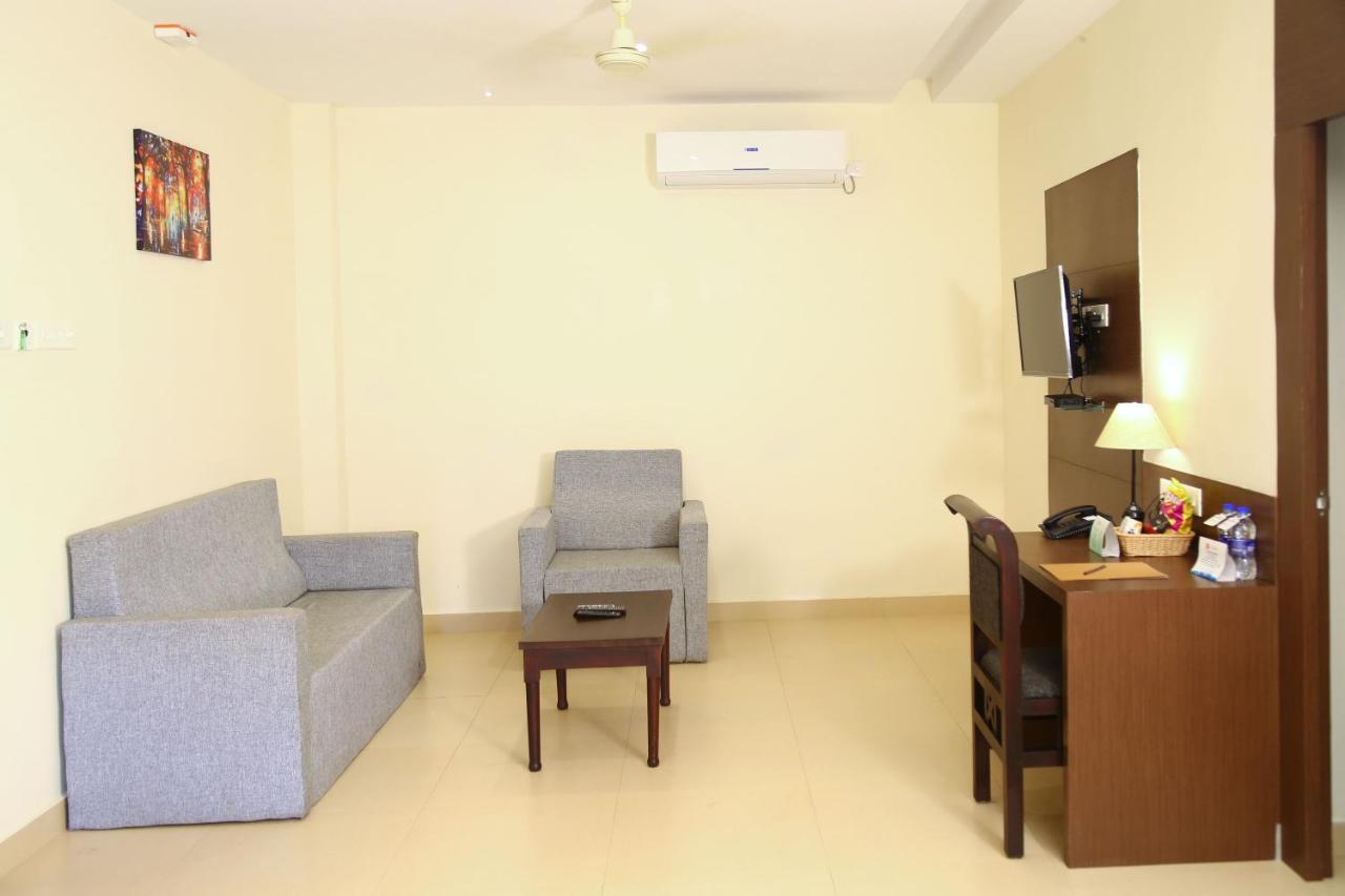 Hotel Yamuna Adur Екстер'єр фото